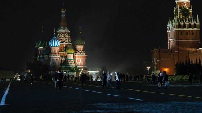 Suasana malam di Kremlin, Moskow. Seorang miliarder Jerman-Amerika ditemukan di Moskow, Rusia setelah dinyatakan meninggal bertahun-tahun lalu.