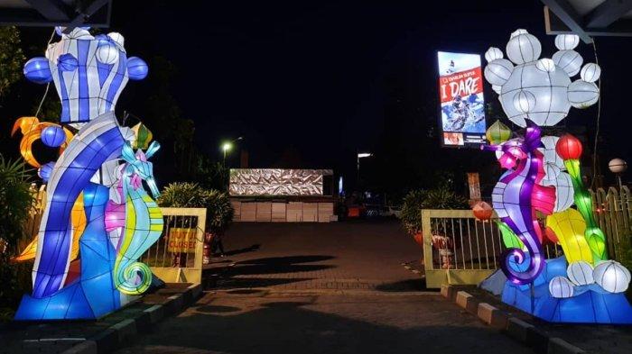 Suasana malam di Taman Pelangi, tempat wisata di Jogja yang buka sampai malam hari.