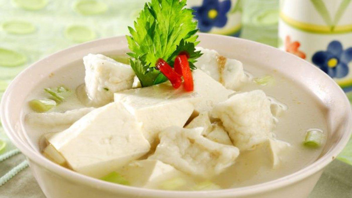 Tahu masak kuah bening.