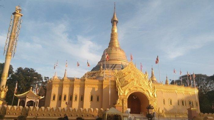 Taman Alam Lumbini Berastagi dengan Replika Pagoda Shwedagon terbesar kedua di Dunia, terletak di Desa Tongkoh, Berastagi, Dolat Rakyat, Kabupaten Karo, Sumatera Uatara, Kamis (12/12/2019).