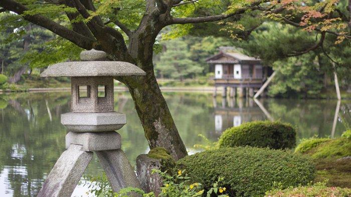 Taman Kenroku-en, satu tempat wisata unik di Kanazawa Jepang
