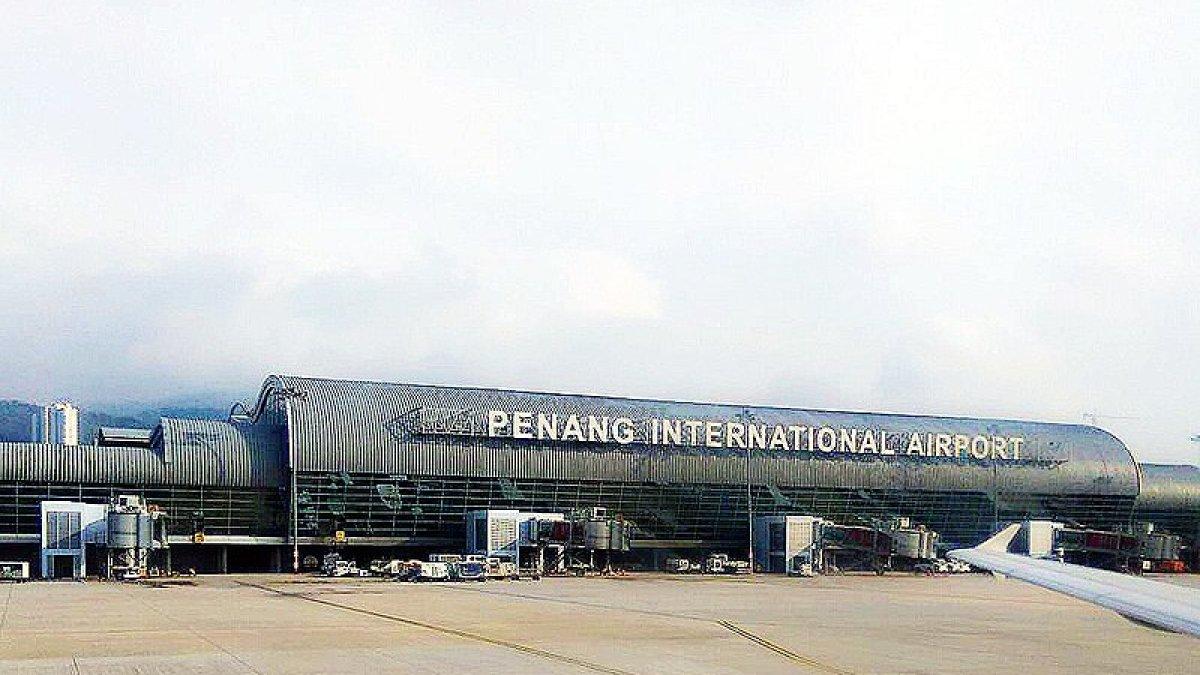 Tampak depan Bandara Internasional Penang, Malaysia