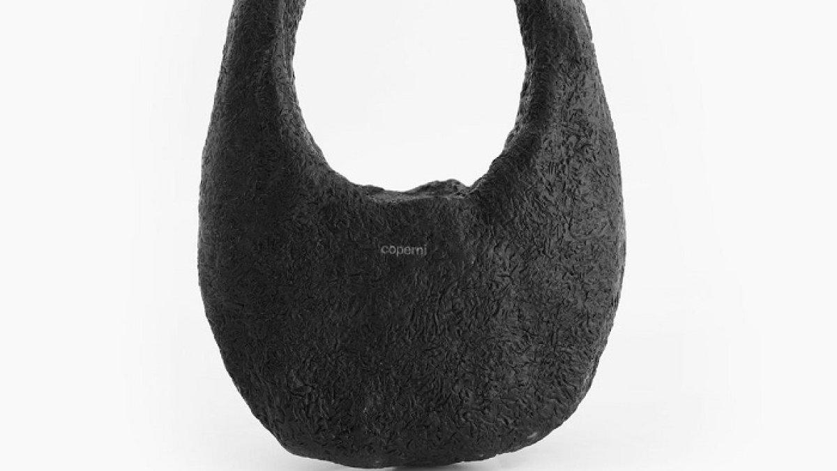 Merek aksesori mewah asal Prancis, Coperni, baru-baru ini meluncurkan tas tangan edisi terbatas yang terbuat dari bahan meteorit.