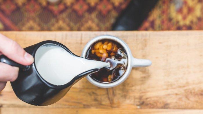Kreasi teh dengan campuran susu.