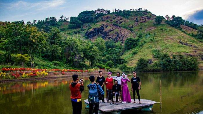 Salah satu spot foto di Telaga Claket Wonogiri.