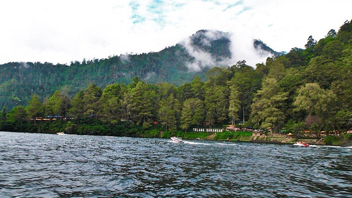 Telaga Sarangan, satu tempat wisata hits di Magetan.