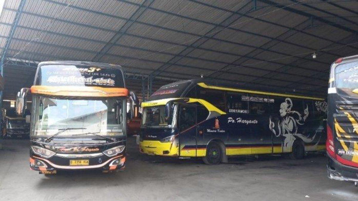 Ilustrasi bus telolet. Beredar video yang menunjukkan gerombolan bocah pemburu telolet bus yang makin meresahkan, turun ke jalan tol