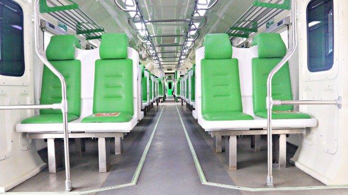 Tempat duduk di dalam KA Bandara YIA.