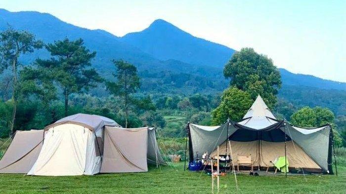 Bagi yang suka camping di tengah alam, tempat wisata Bukit Gajah di Bogor ini adalah pilihan yang tepat karena suguhkan pemandangan berupa puncak gunung yang menawan.