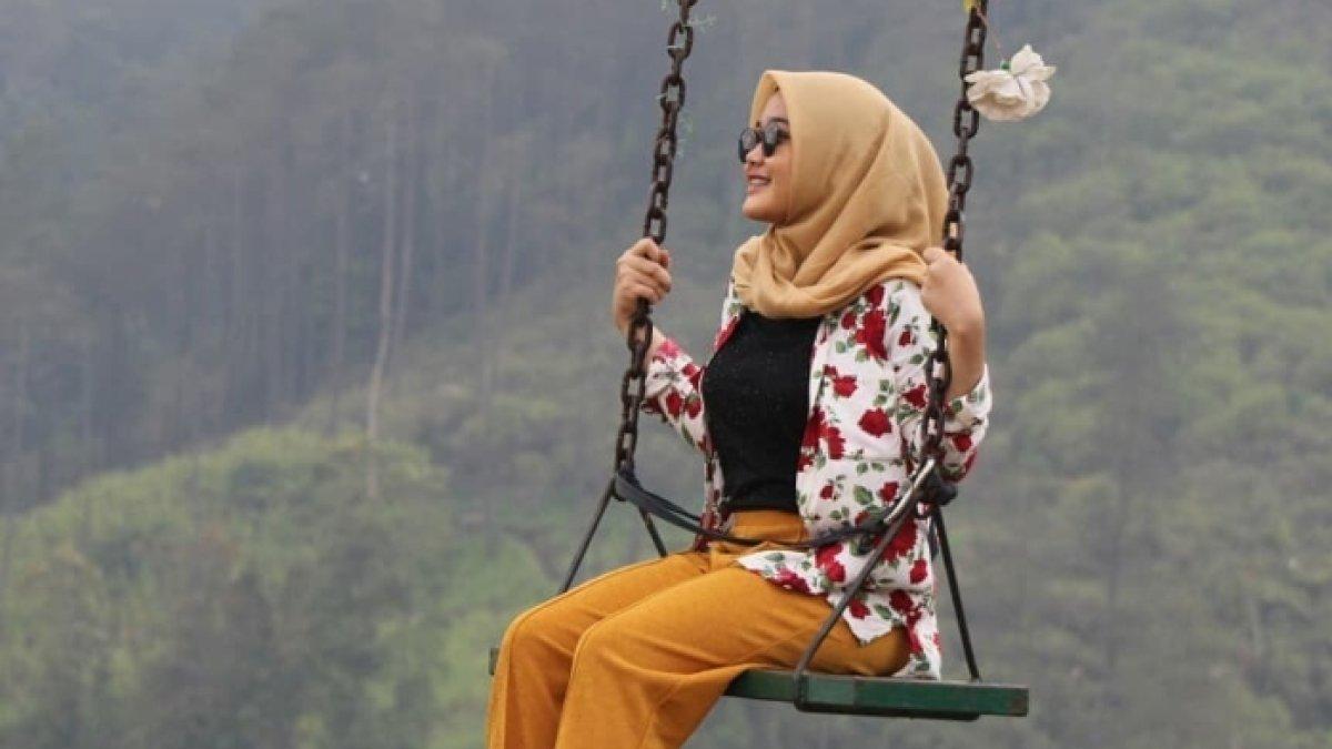The Baron Hill, tempat wisata populer di Tegal yang menghadirkan spot foto instagramable serta wahana menantang.