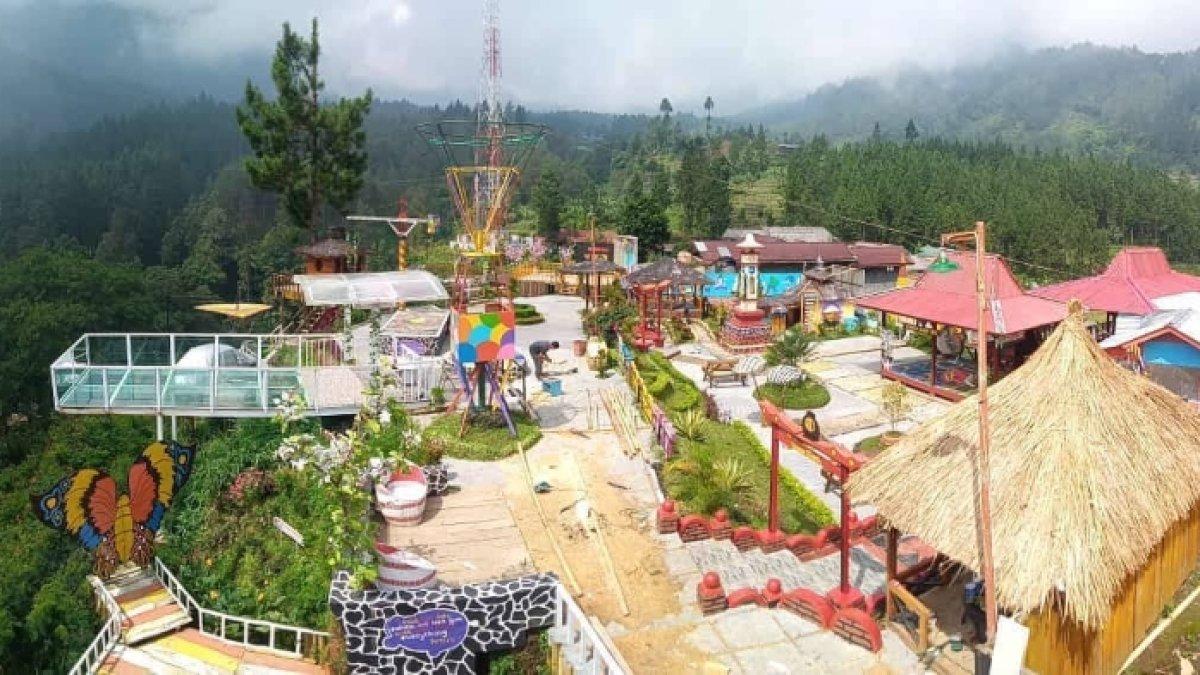 The Baron Hill, tempat wisata hits di Tegal.