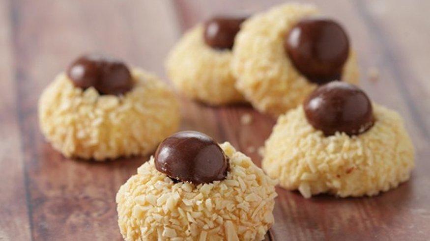 Ilustrasi thumbprint cookies.