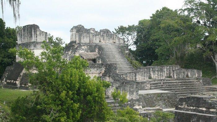 Tikal, salah satu reruntuhan peradaban kuno terbesar di dunia.