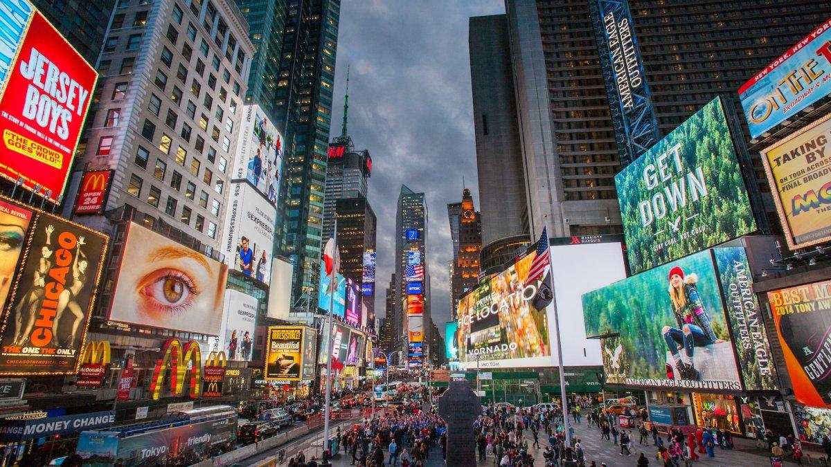 Times Square, satu tempat wisata terbaik di New York City, Amerika Serikat