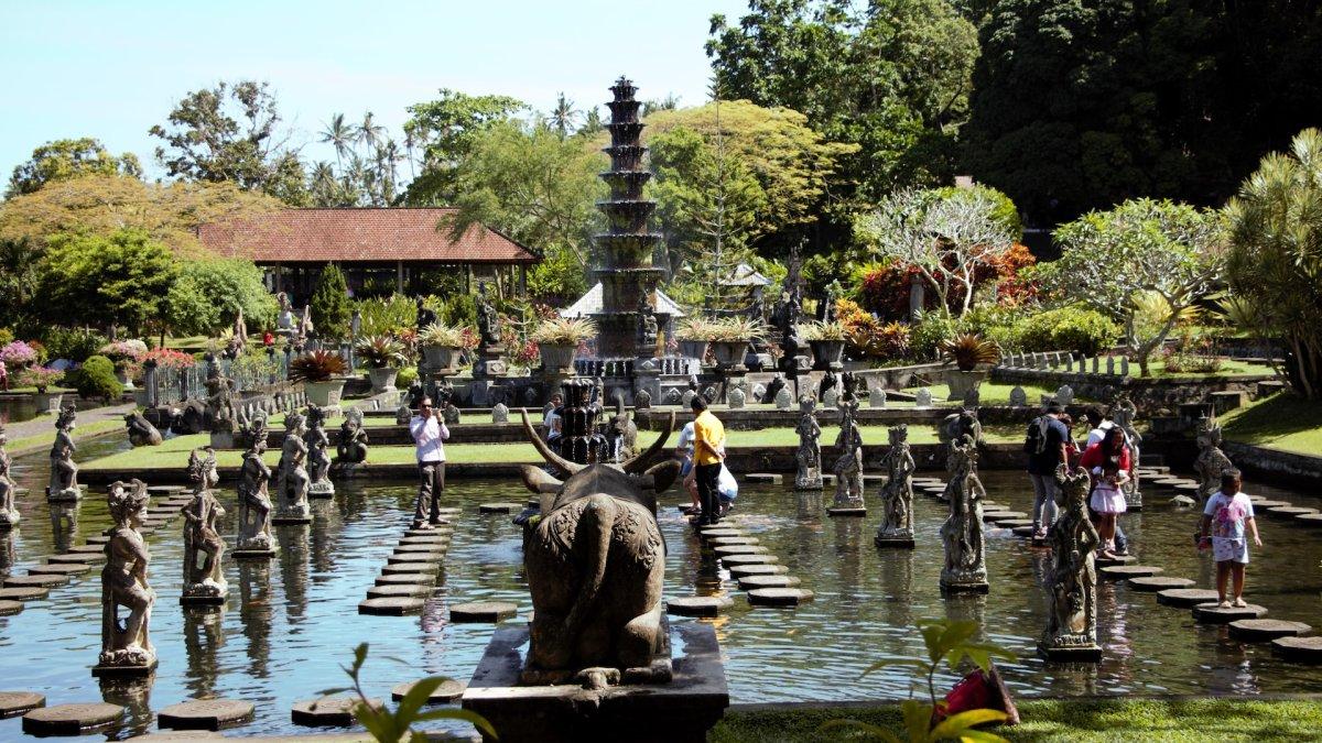 Taman Air Tirta Gangga, tempat wisata di Bali yang cocok buat solo traveling