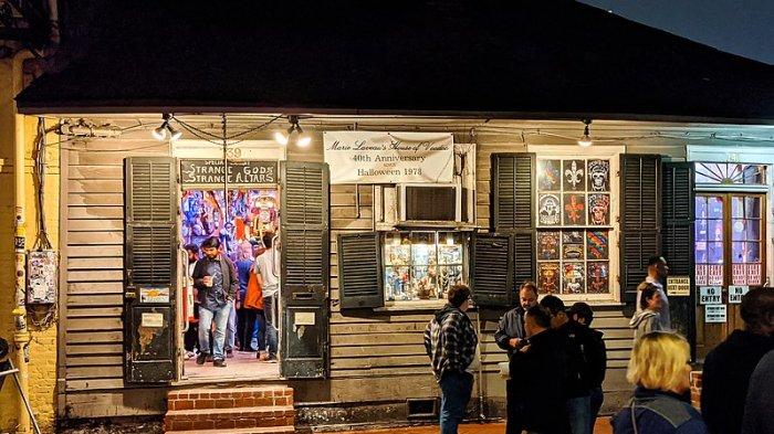 Toko voodoo yang berpusat pada turis, Bourbon Street, French Quarter of New Orleans