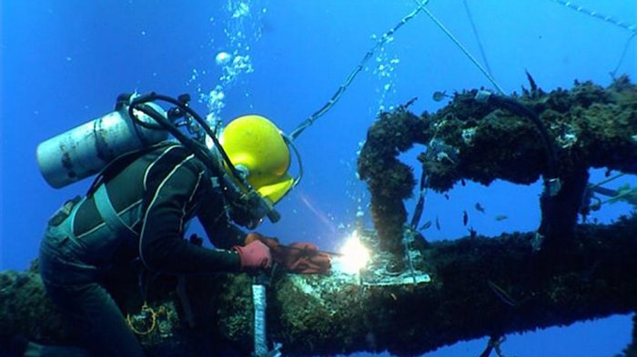 Jarang Diketahui, Inilah Pekerjaan Tukang Las Bawah Air yang Gajinya Rp 21 Juta per Hari! Minat? - Halaman 2 - Tribun Travel
