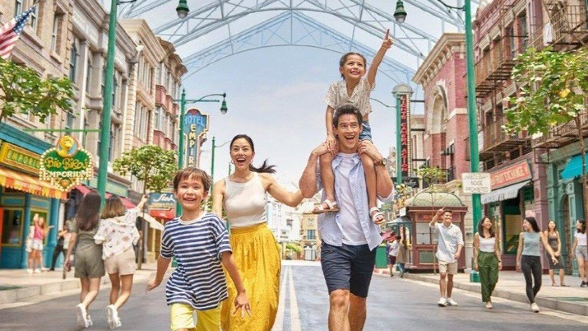 Universal Studios Singapore adalah satu tempat wisata hits di Singapura.