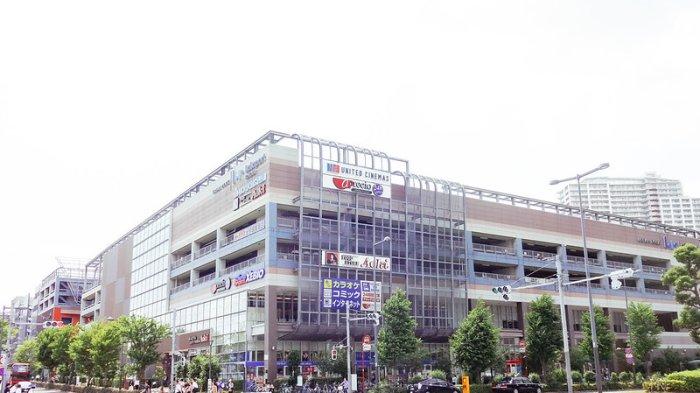 Urban Dock Lalaport Toyosu, satu tempat wisata hits di Toyosu Tokyo Jepang.