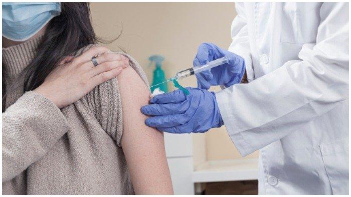 Ilustrasi seseorang sedang diobati karena terpapar penyakit menular.