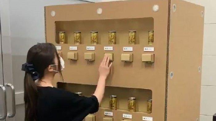 Vending Machine di Jepang yang terbuat dari kardus