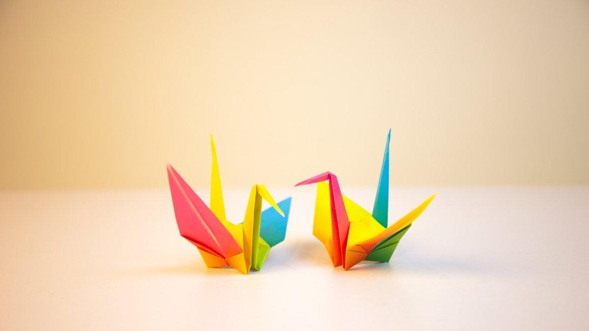 Origami, satu oleh-oleh yang wajib dibawa pulang dari Jepang.
