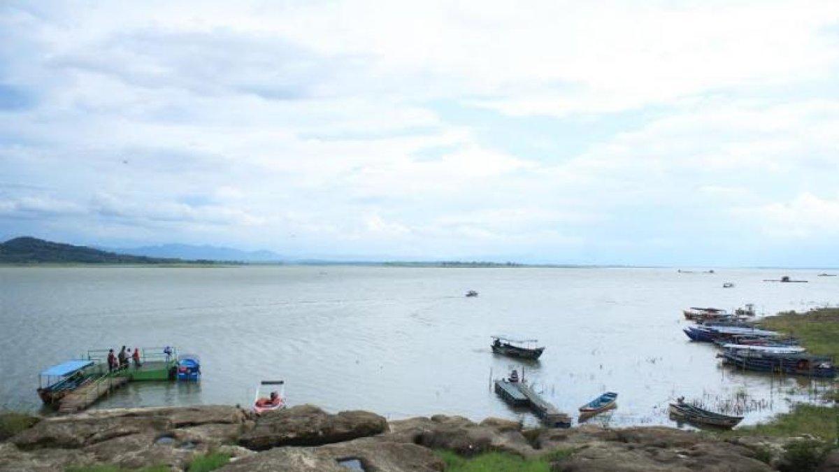 Indahnya pemandangan di Waduk Gajah Mungkur, Wonogiri, Jawa Tengah.
