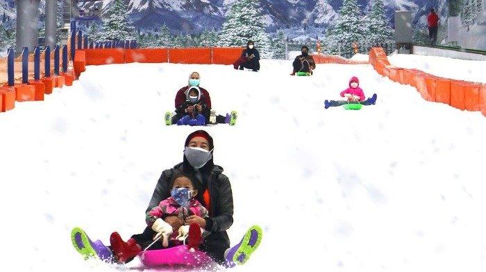 Wahana di Trans Snow World Bintaro.