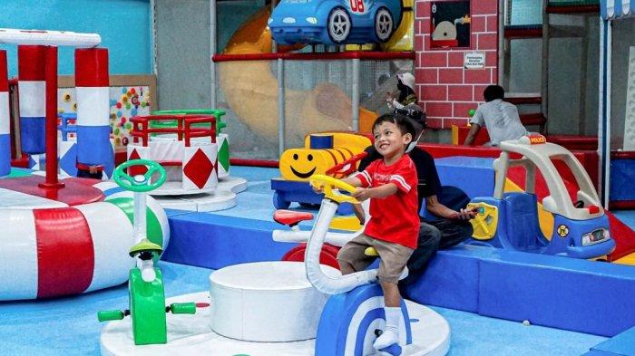 Wahana permainan anak-anak di Saloka Theme Park, tempat wisata ramah keluarga di Kecamtan Tuntang, Semarang, Jawa Tengah.
