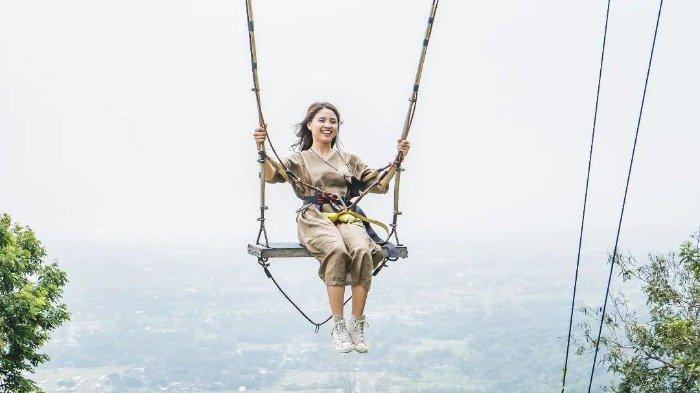 Obelix Hills, satu tempat wisata hits di Jogja buat liburan akhir tahun 2023.
