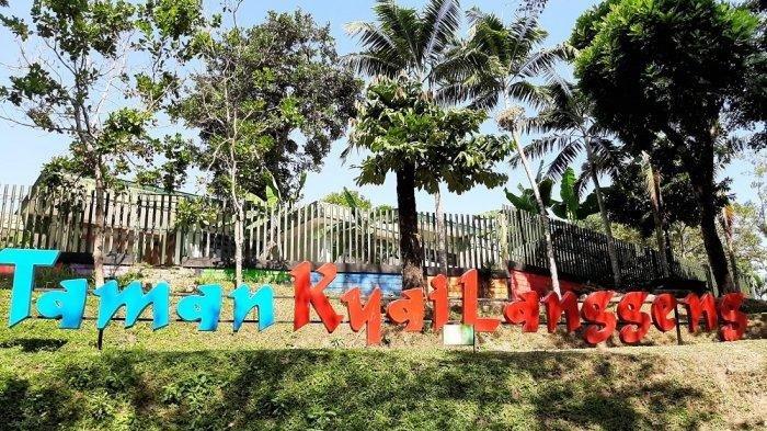 Wahana-wahana di Taman Kyai Langgeng (TKL) Kota Magelang, Kamis (27/6/2019).
