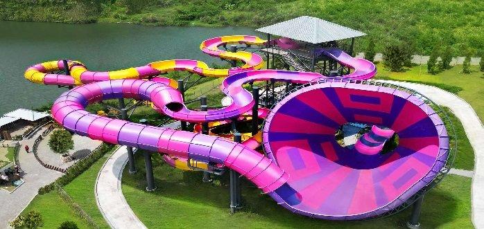 Abyss salah satu wahana perosotan di Wahoo Waterworld, Kota Baru Parahyangan