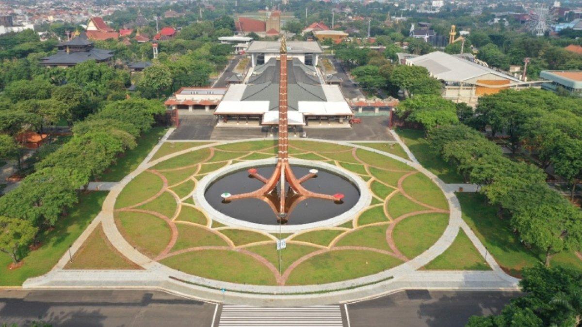 Wajah baru Taman Mini Indonesia Indah (TMII) setelah direvitalisasi.