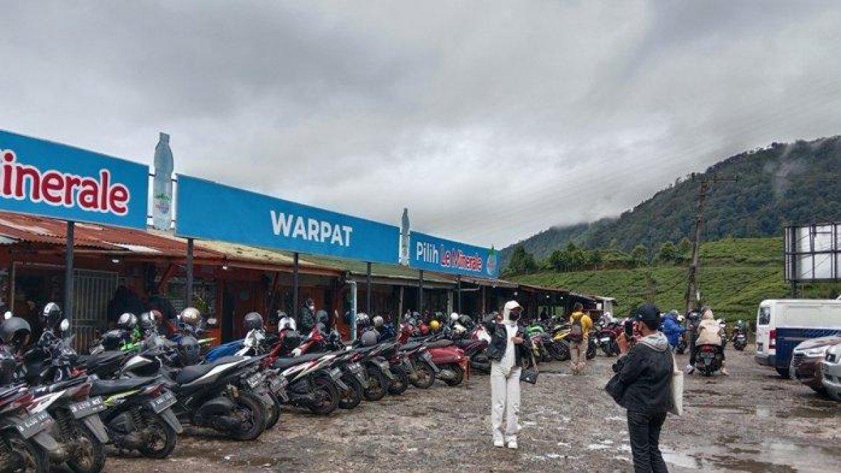 Suasana di Warpat, Desa Tugu Utara, Kecamatan Cisarua, Kabupaten Bogor, sore hari, Jumat (3/2/2023). Kehadiran imigran dari berbagai negara di Puncak Bogor kerap kali menimbulkan masalah baru menurut keluhan penduduk setempat