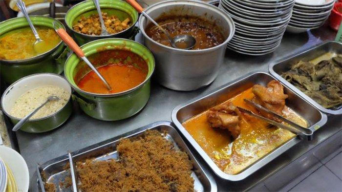Hidangan yang dijual di Warung Lama Haji Ridwan, Pasar Besar Malang, Jawa Timur.