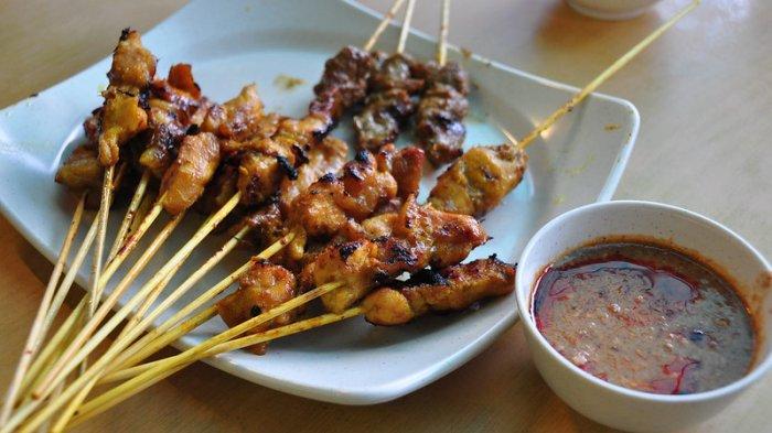 Ilustrasi sate ayam.