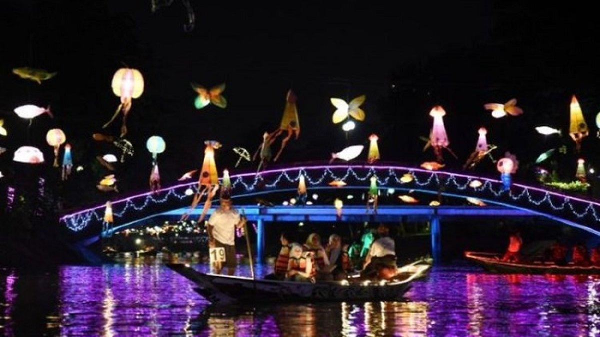 Wisata Perahu Kalimas di Surabaya.