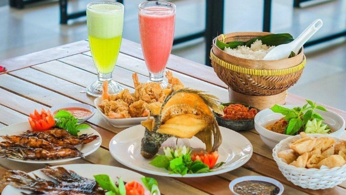 Wisata Warung Wareg.