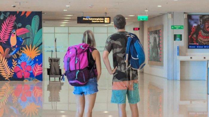 Wisatawan Asing yang berada di bandara I Gusti Ngurah Rai Bali