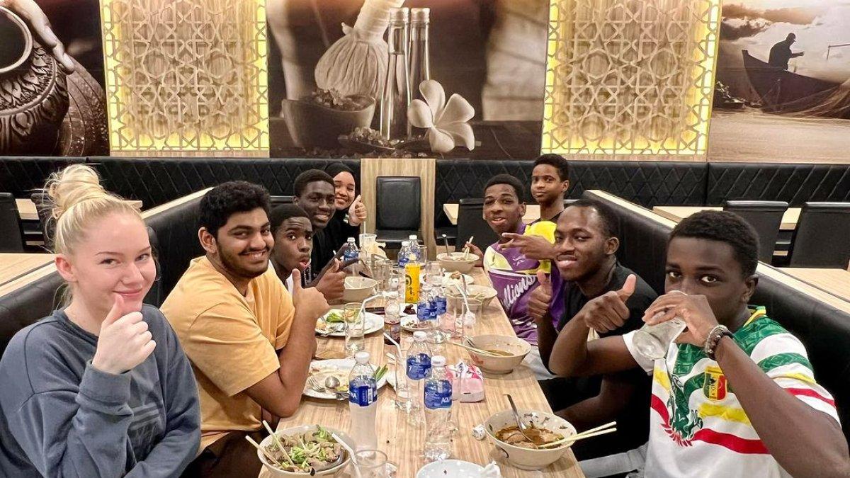 Yana Restaurant, satu restoran halal terbaik di Bangkok Thailand.