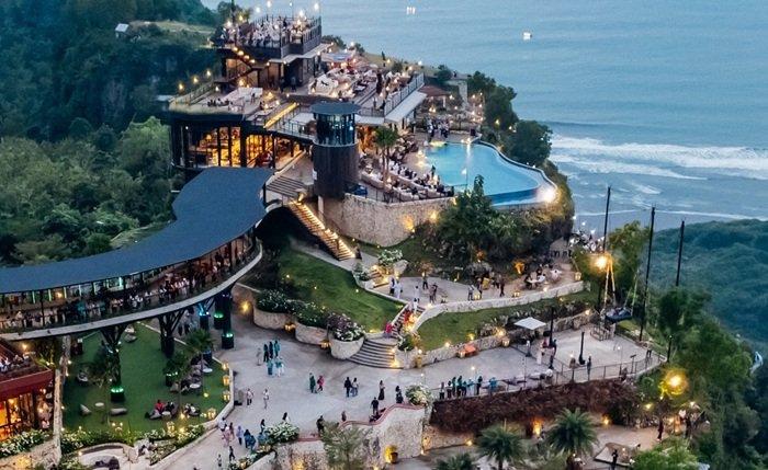 Obelix Sea View, Gunungkidul: View Laut dengan Infinity Pool | 7 Wisata Alam Jogja Terbaru yang Lagi Naik Daun