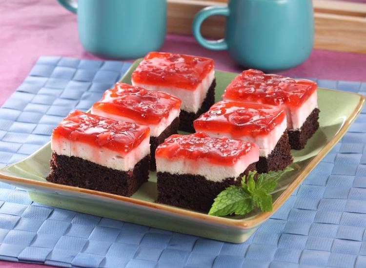 Cokelat cake stroberi. (Sajian Sedap)