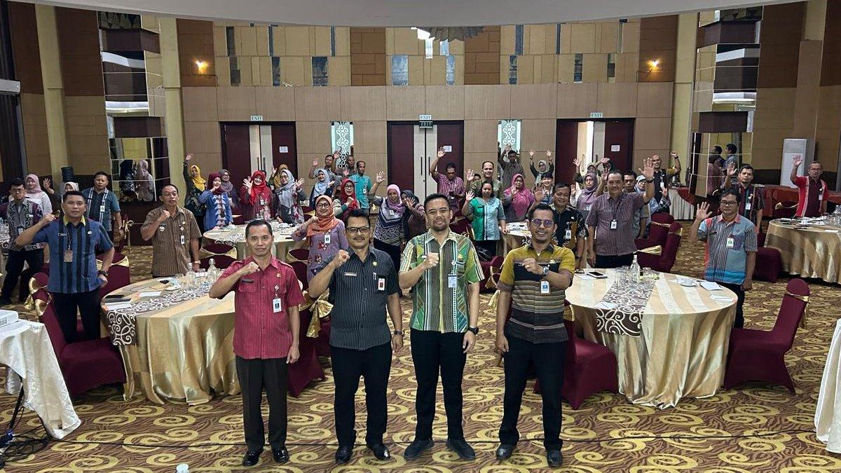 ARAHAN WABUP KLATEN - Sosialisasi Hasil Survei Penilaian Integritas (SPI) Tahun 2024 dan Persiapan Tindak Lanjut SPI Tahun 2025 yang berlangsung di Borobudur Ballroom Tjokro Hotel Klaten, pada Kamis (8/5/2025).