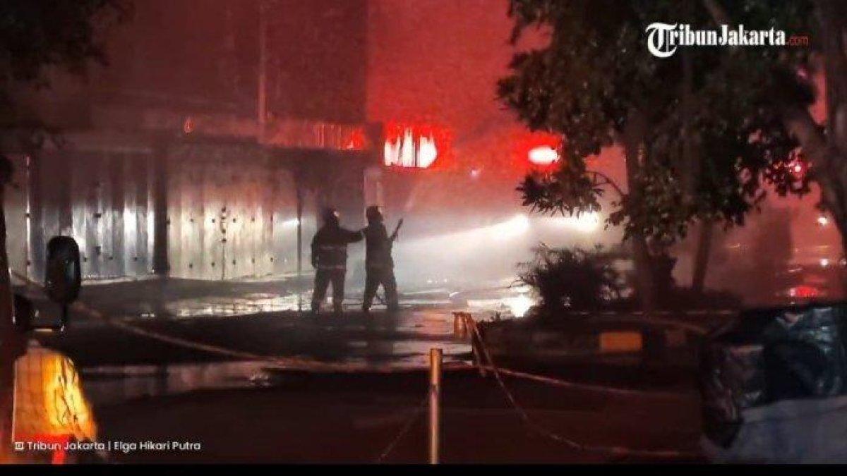 5 fakta kebakaran di Glodok Plaza, Jakarta Barat pada Rabu, (15/1/2025), ada letupan, warga histeris.