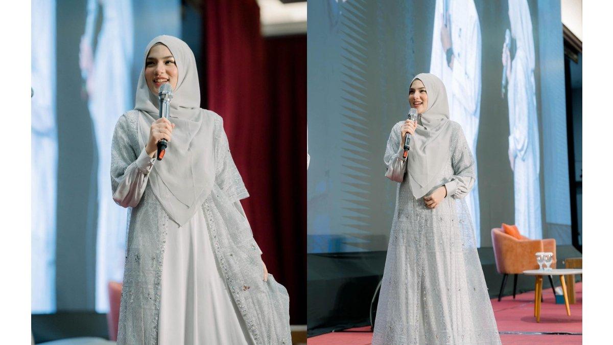 5 potret Davina Karamoy menjadi MC kajian Ustadz Hanan Attaki (UHA), netizen doakan cepat hijrah.