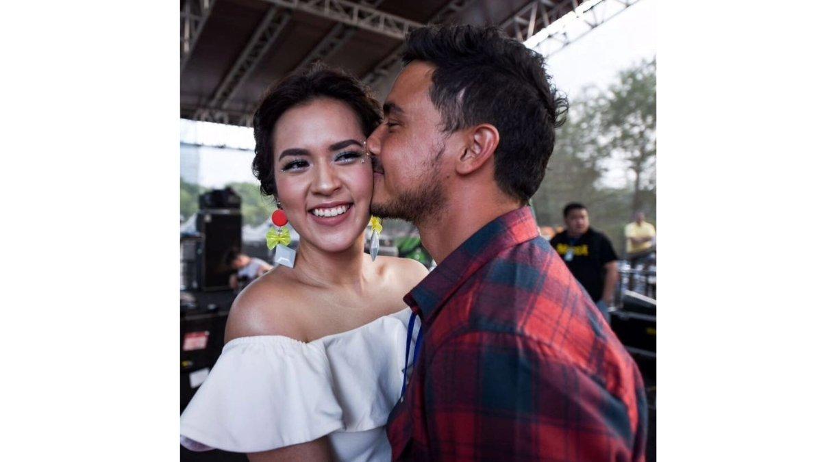 5 potret keromantisan Raisa dan Hamish Daud annivesary ke-7 tahun, cium mesra sebelum manggung