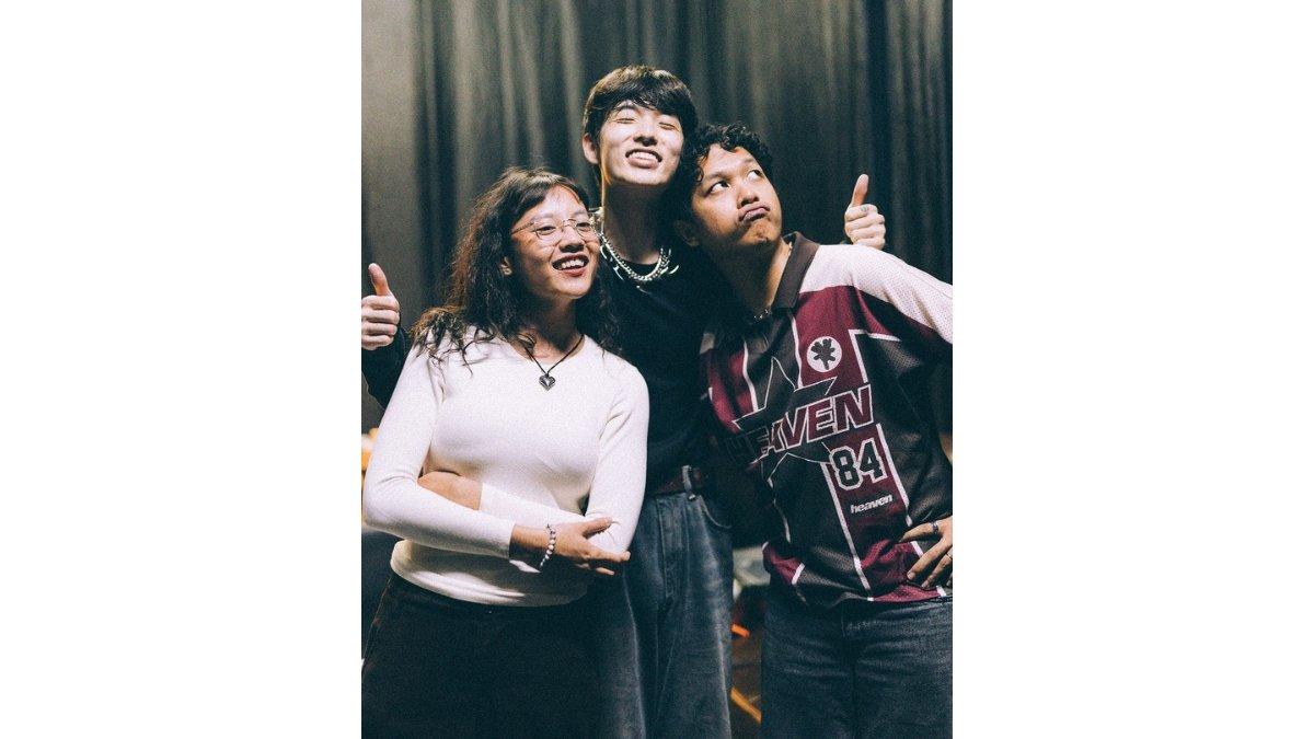 5 potret konser EaJ saat When The Rain Stopped Following Me: World Tour, foto dengan kekasih partner