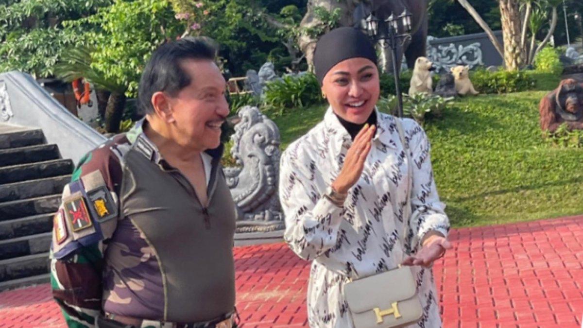 7 potret Nany Erwin satu-satunya orang yang di-follow Tommy Soeharto di Instagram.
