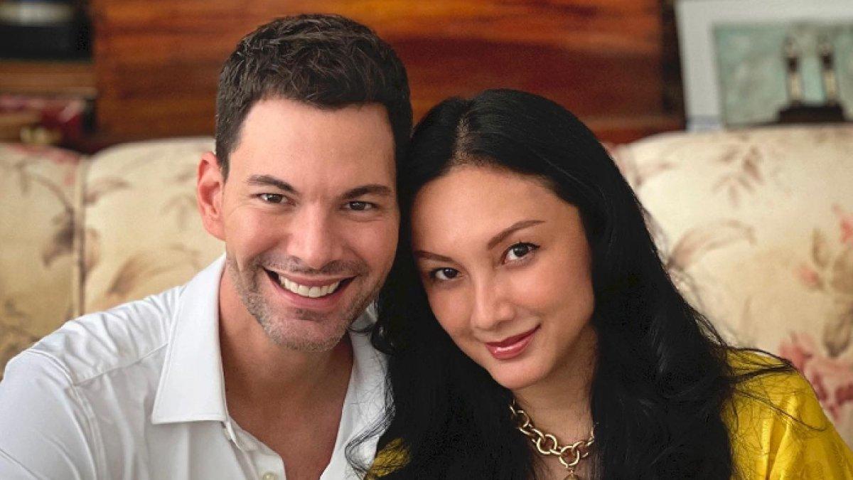 7 potret mesra Tata Cahyani mantan istri Tommy Soeharto bersama kekasihnya Bobby Tonelli