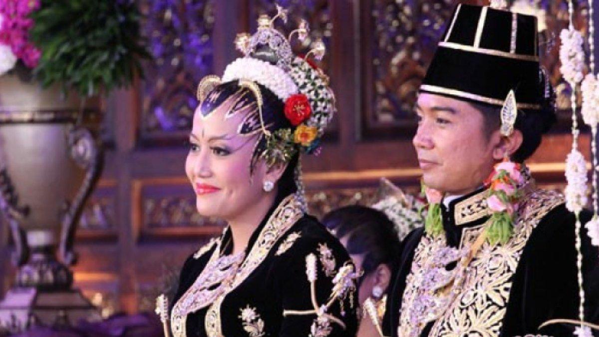 7 potret royal wedding GKR Hayu dan KPH Notonegoro, momen resepsi